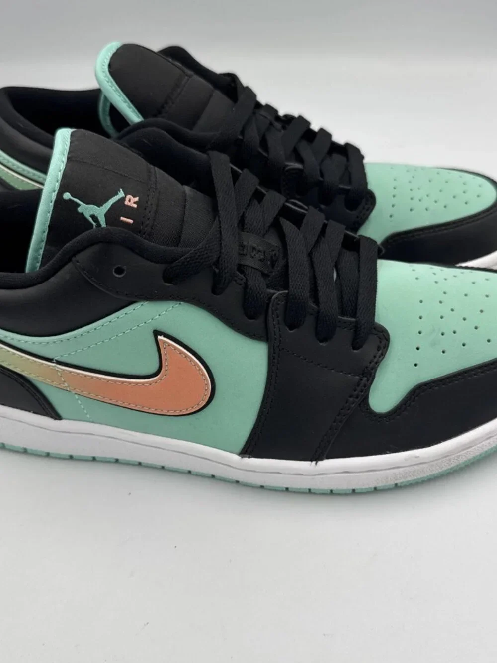 Air Jordan 1 SE Low Tropical Twist Black Mint Size 9